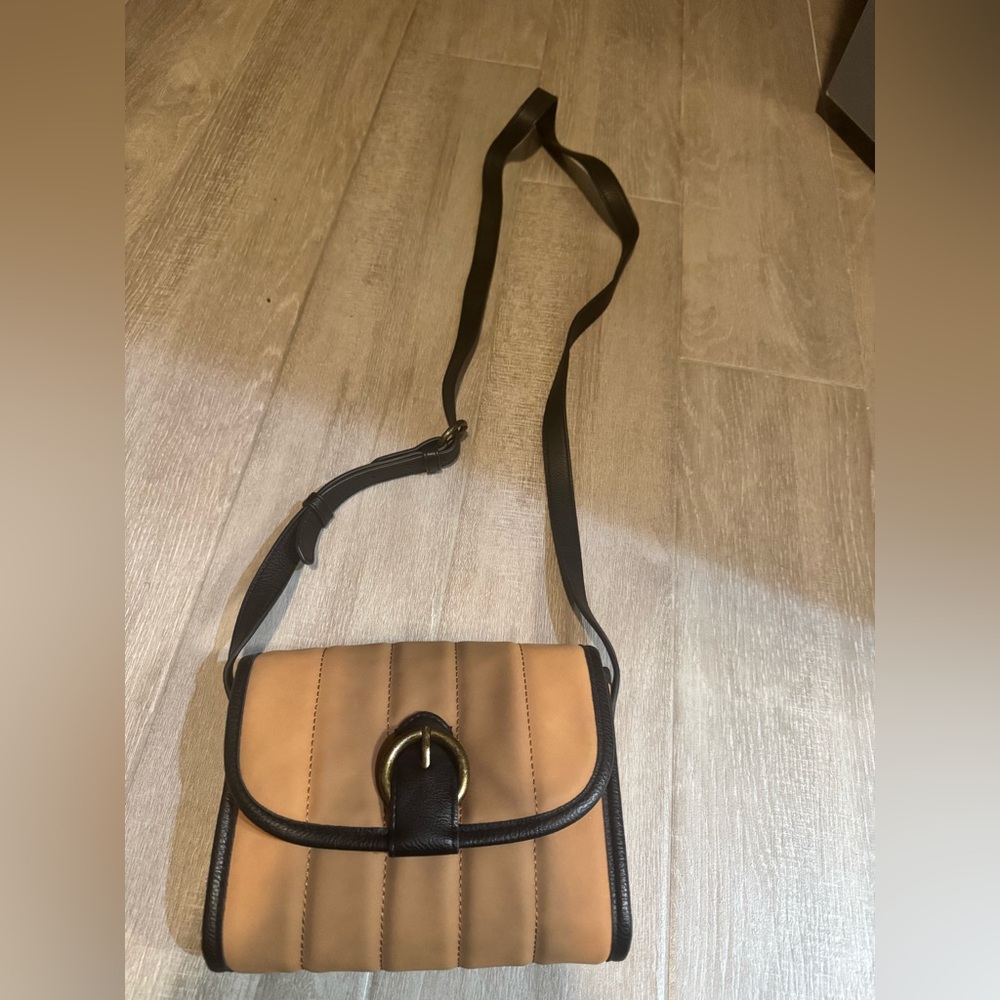 Universal thread cross body bag